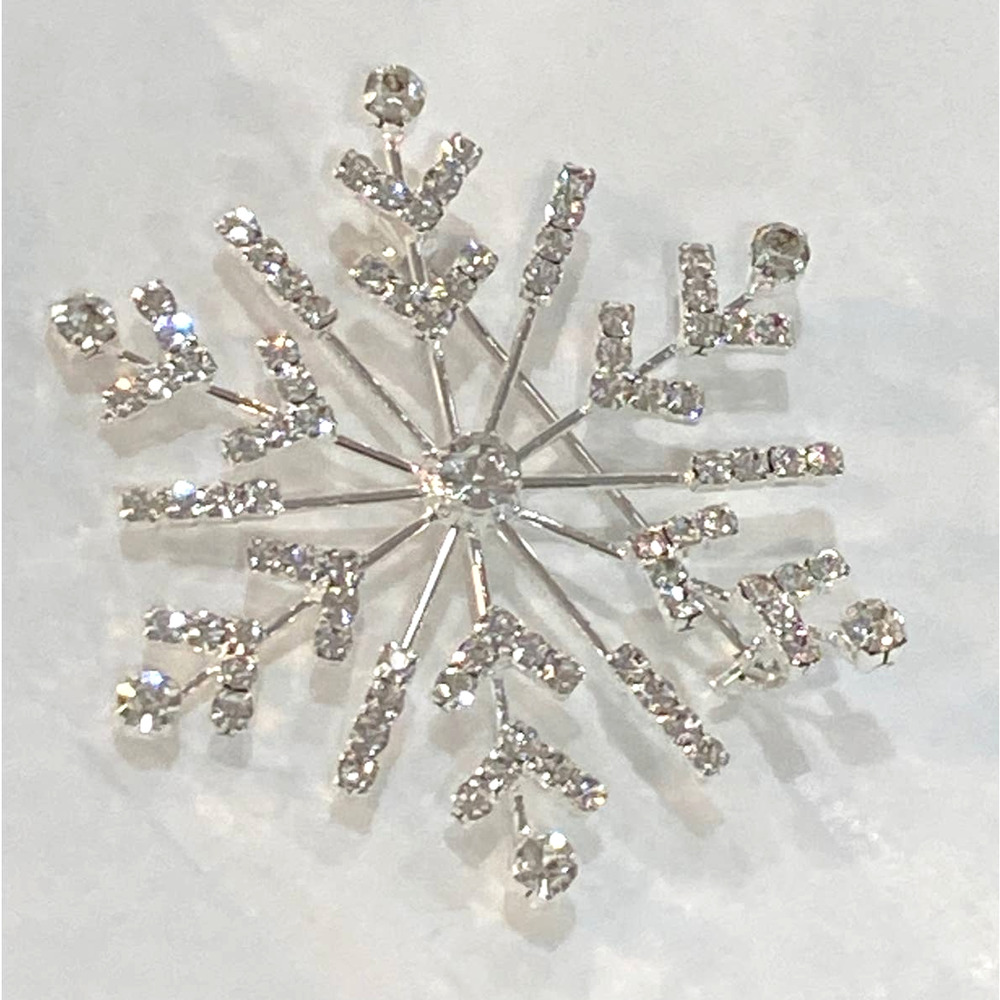 Clear white rhinestone snowflake brooch silver holiday festive jewelry pin NEW